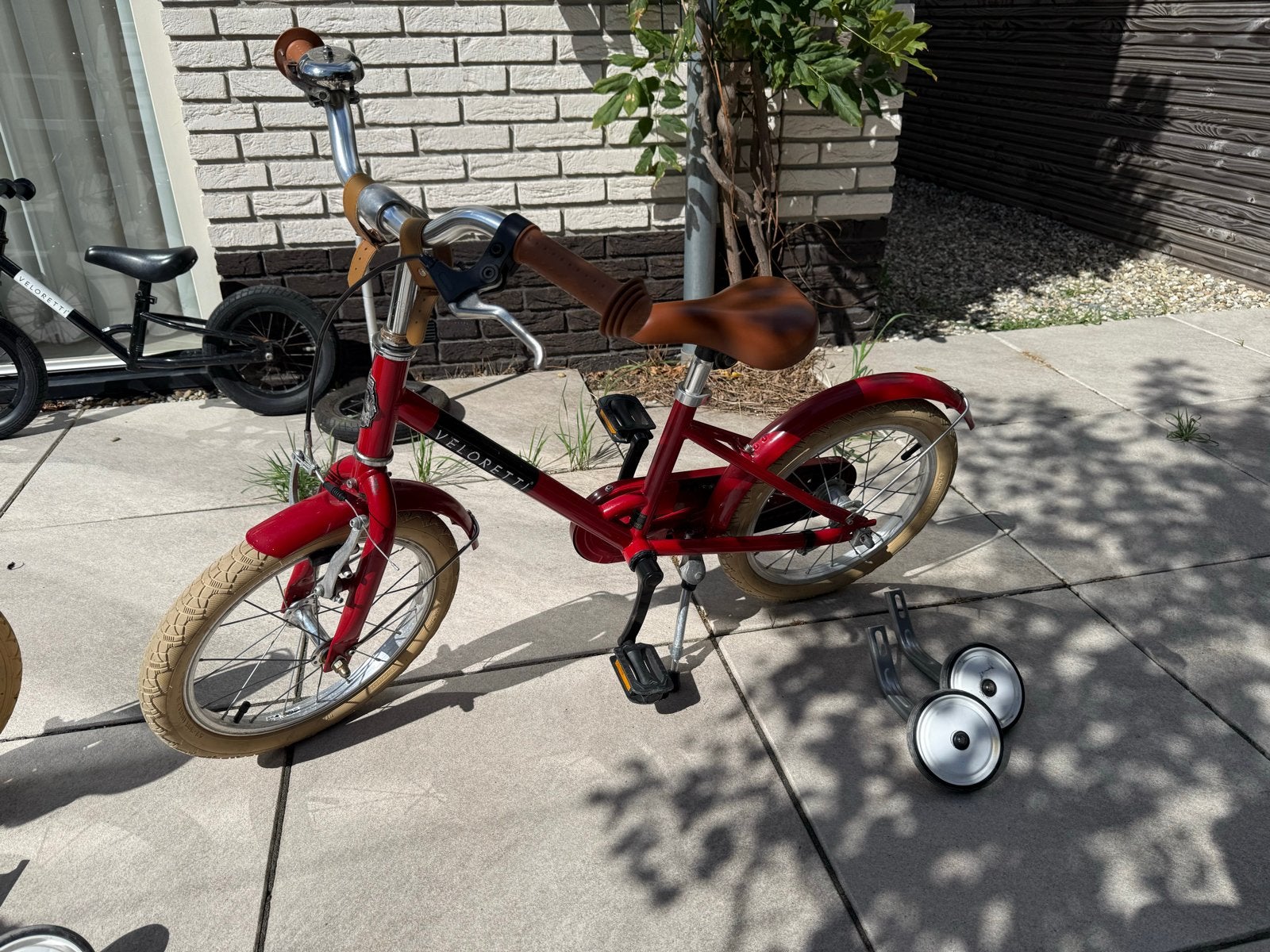 Veloretti Maxi Kinderfiets 16 inch met zijwieltjes - Rood, Ophalen, Zijwieltjes, Velgrem, 16 tot 20 inch