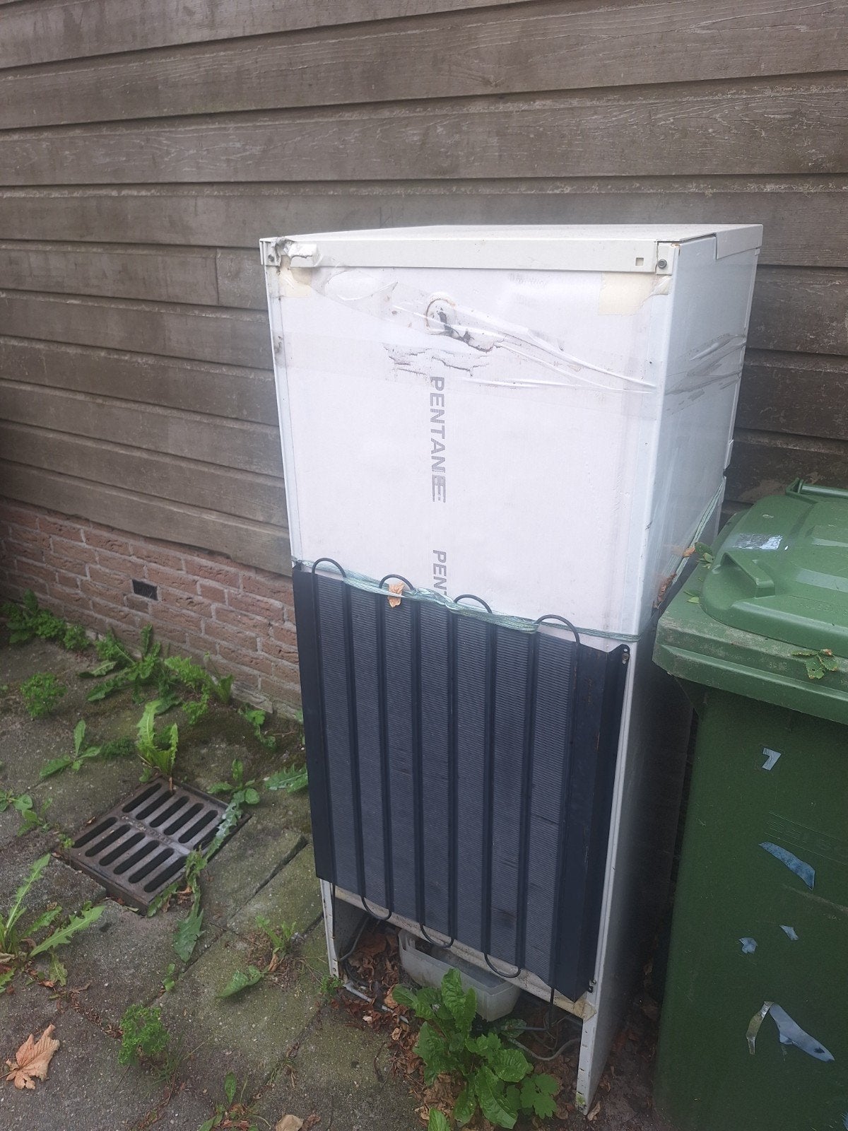 GRATIS: Koelkast, tafelmodel vriezer en Miele vaatwasser, Ophalen, 120 tot 140 cm, Met aparte vriezer, Niet werkend