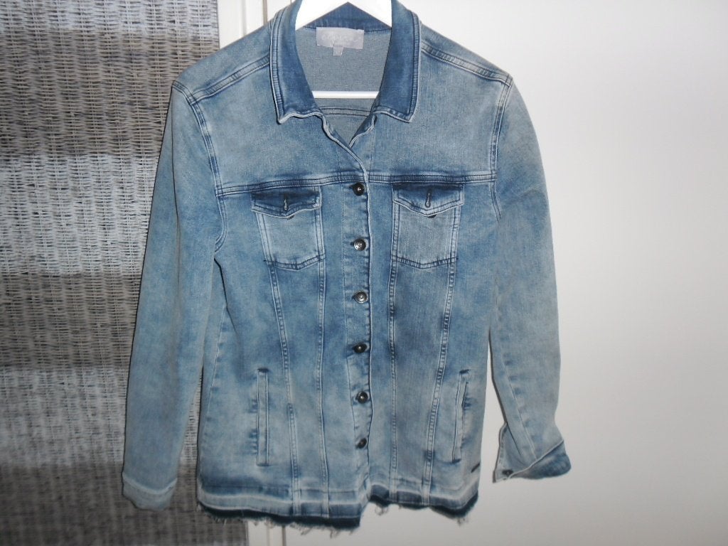 Elvira Blauw Spijkerjasje Maat 42 (NIEUW), Blauw, Maat 42/44 (L), Nieuw, Ophalen of Verzenden