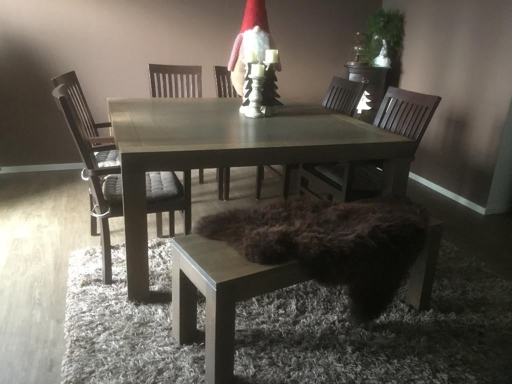 Robuuste vierkante eettafel met bijbehorende eetkamerbank, Huis en Inrichting, Tafels | Eettafels, Ophalen, Gebruikt, 150 tot 200 cm