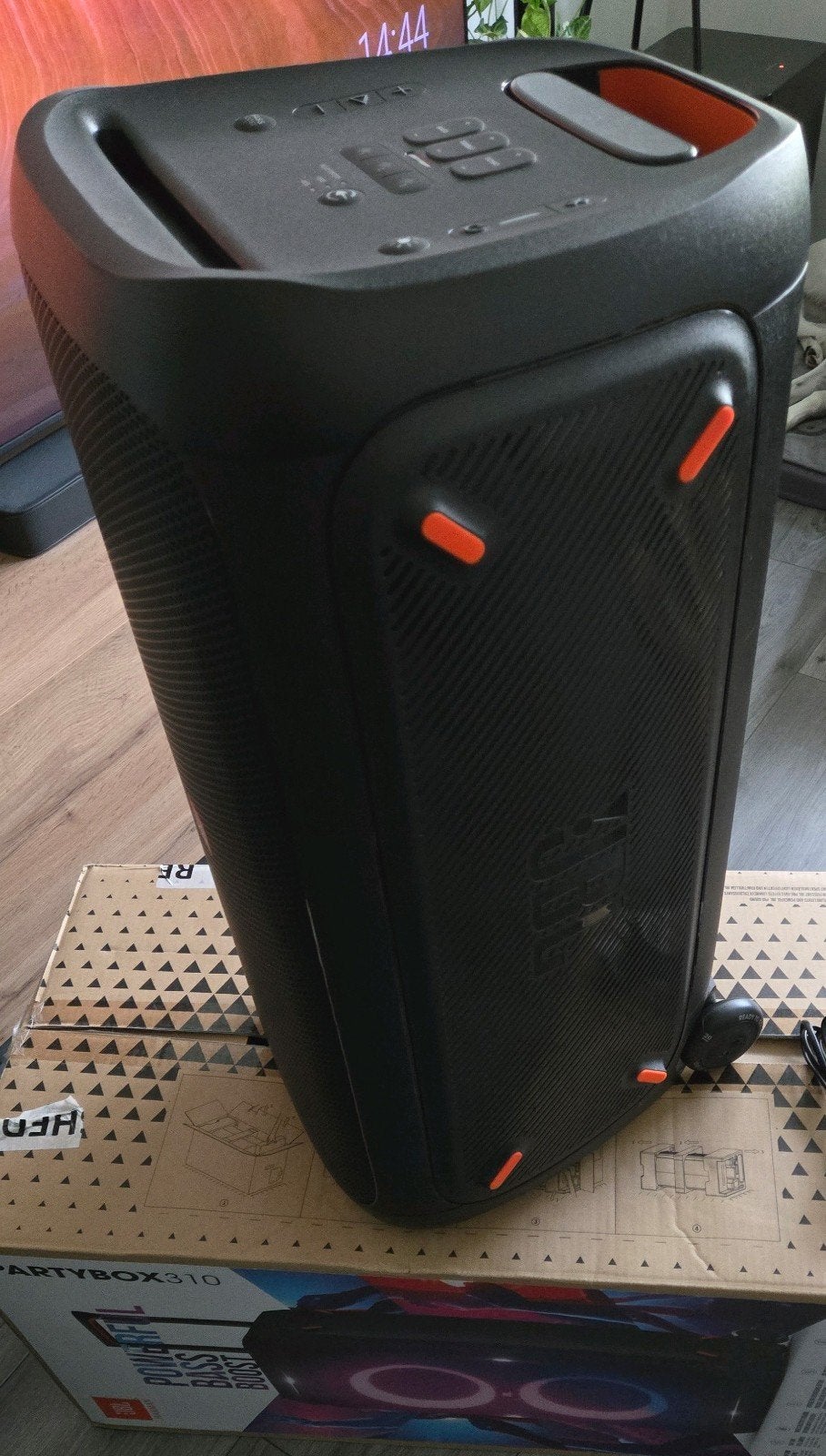 Foto 6 van Nieuw JBL PARTYBOX 310 2 maand oud + factuur,absoluut nieuw