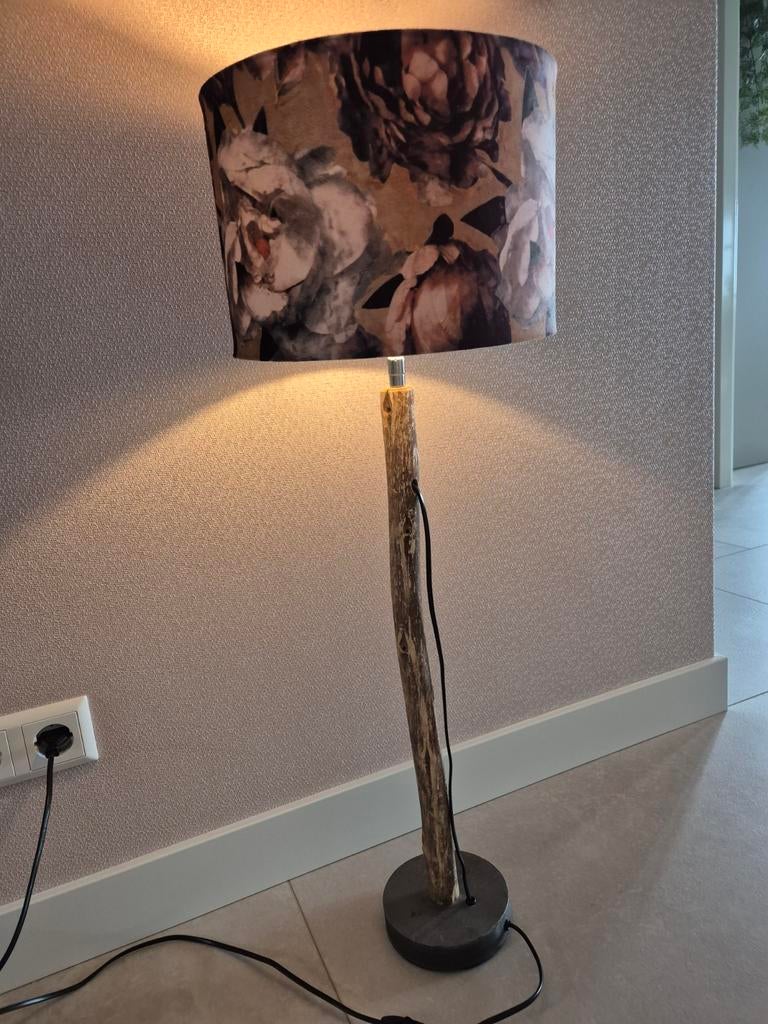 Leuke schemerlamp, van een echte tak gemaakt, Ophalen of Verzenden, Zo goed als nieuw, Hout, Minder dan 100 cm