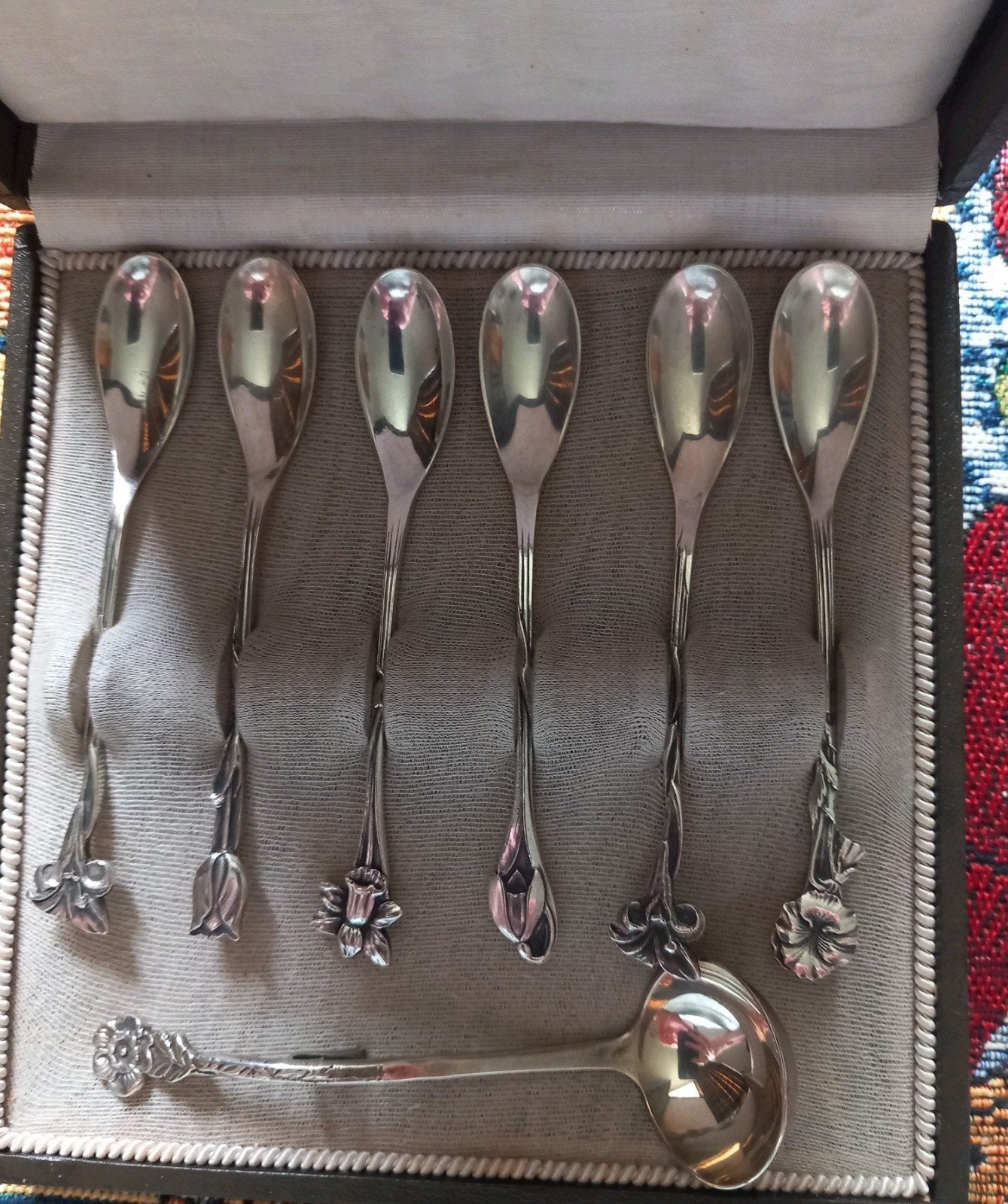 Zilveren lepeltjes met bloemmotief., Antiek en Kunst, Ophalen of Verzenden
