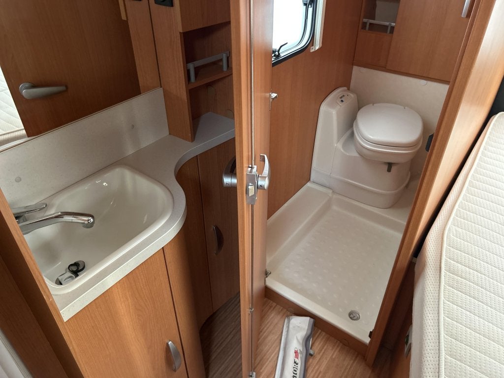 KNAUS 450 FU 2011 FRANS BED RONDZIT LUIFEL, Caravans en Kamperen, Rondzit, Bedrijf, Knaus, Schokbreker
