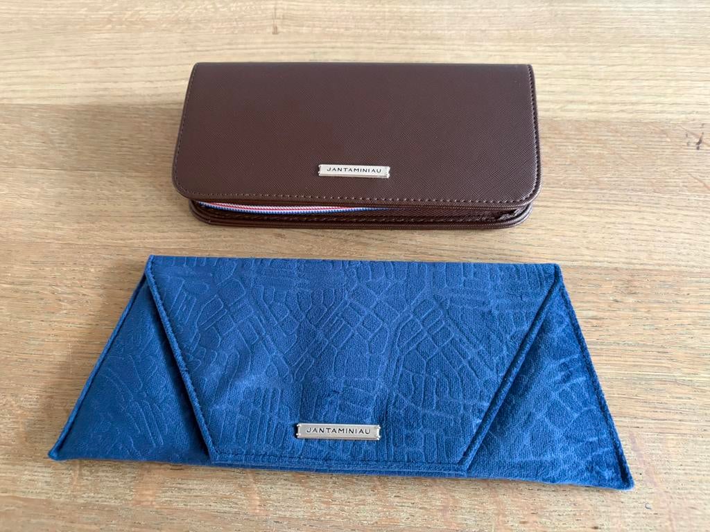 2 KLM World Business Class etuis, Ophalen of Verzenden, Zo goed als nieuw, Blauw