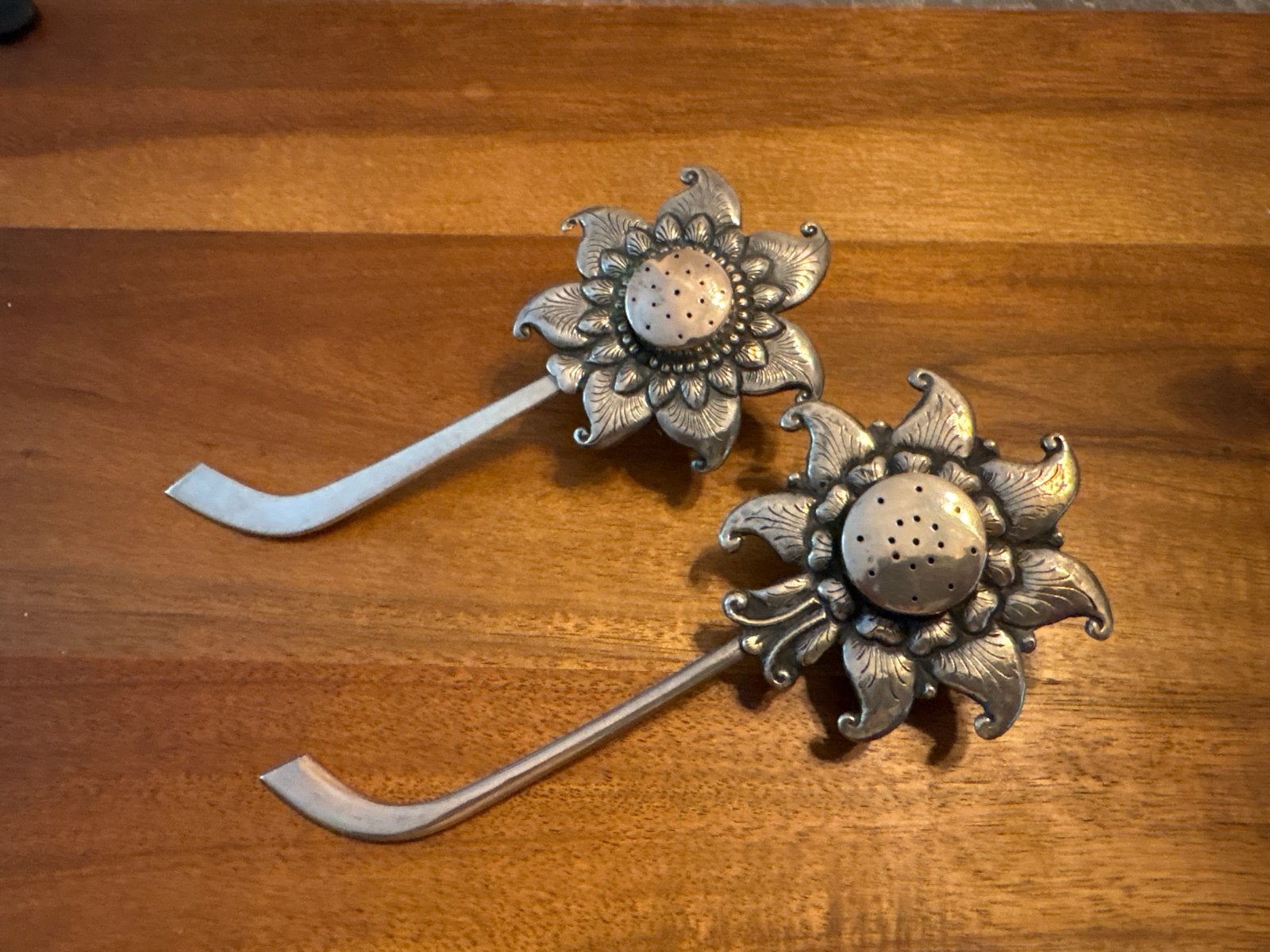 Set van 2 djokja theezeefjes in edelweiss-vorm, Ophalen of Verzenden, Zilver