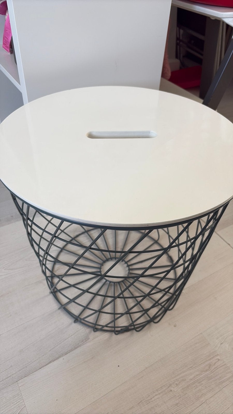 Bijzettafeltje met mand, ideaal om spullen te bewaren, Ophalen, Minder dan 45 cm, Minder dan 55 cm, Gebruikt