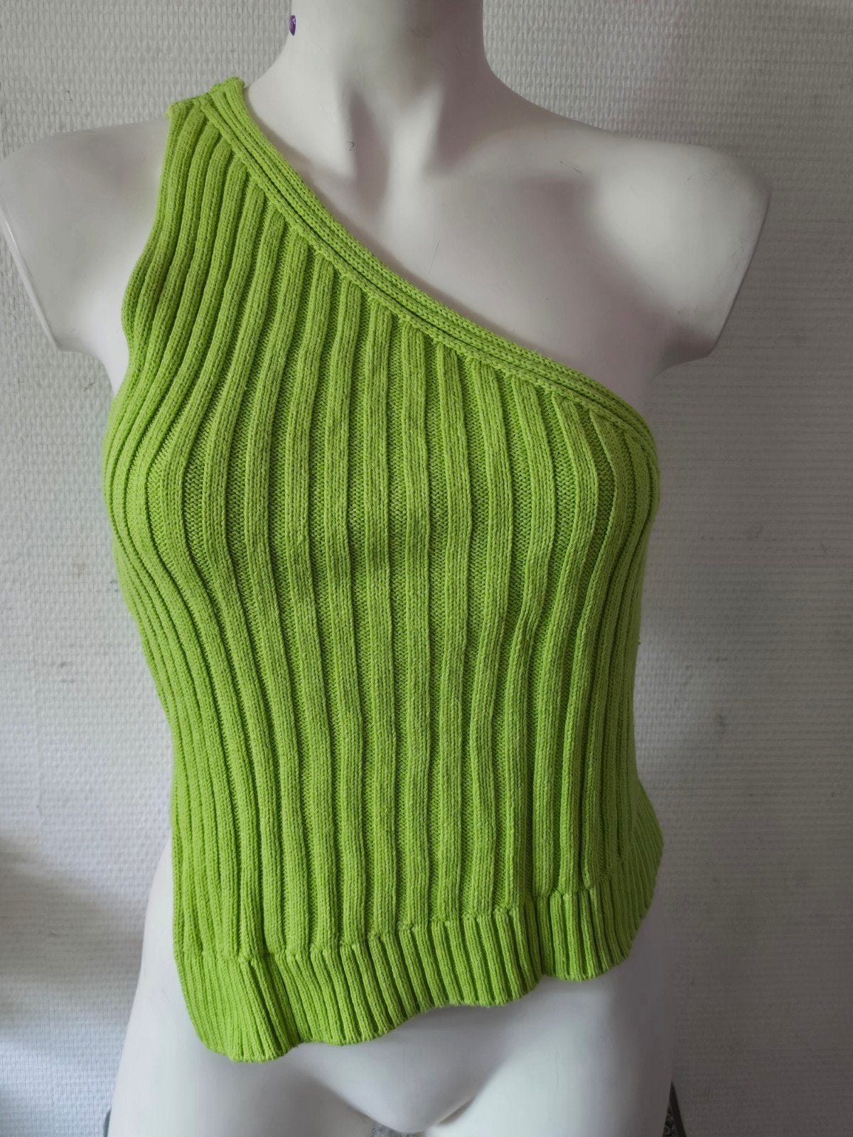 Zara dames Ribgebreide one-shoulder top in felgroen maat L, Zara, Maat 42/44 (L), Ophalen of Verzenden, Zonder mouw