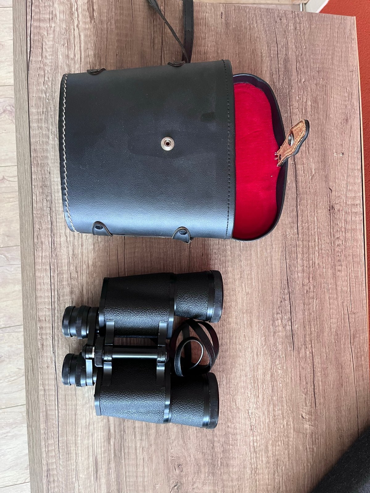 Mounty 7x50 verrekijker met leren tas, Ophalen, Gebruikt, Minder dan 8x, Porro (met knik)