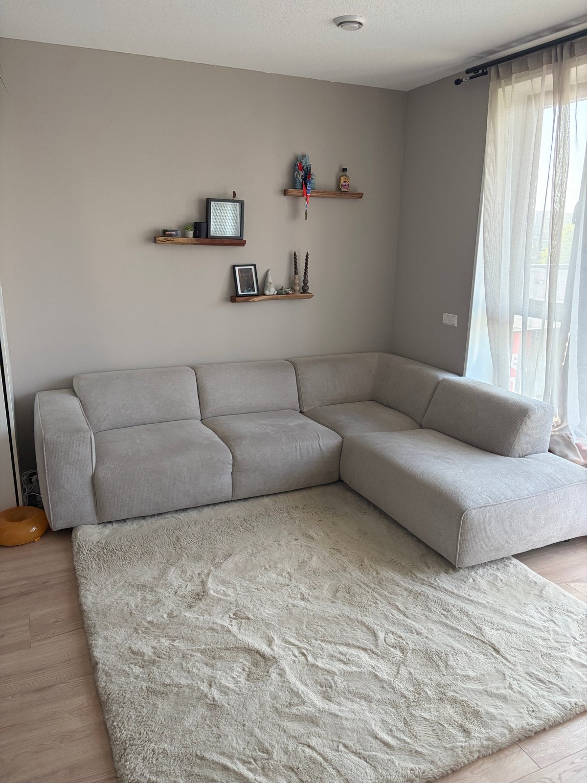 Moderne Hoekbank Aaris van NOUS Living - Zo goed als nieuw, Huis en Inrichting, Banken | Bankstellen, Ophalen, 250 tot 300 cm