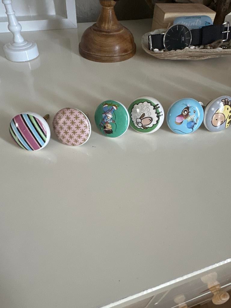 Diverse Kastknoppen - Vrolijke Designs voor Elk Interieur, Ophalen, Zo goed als nieuw