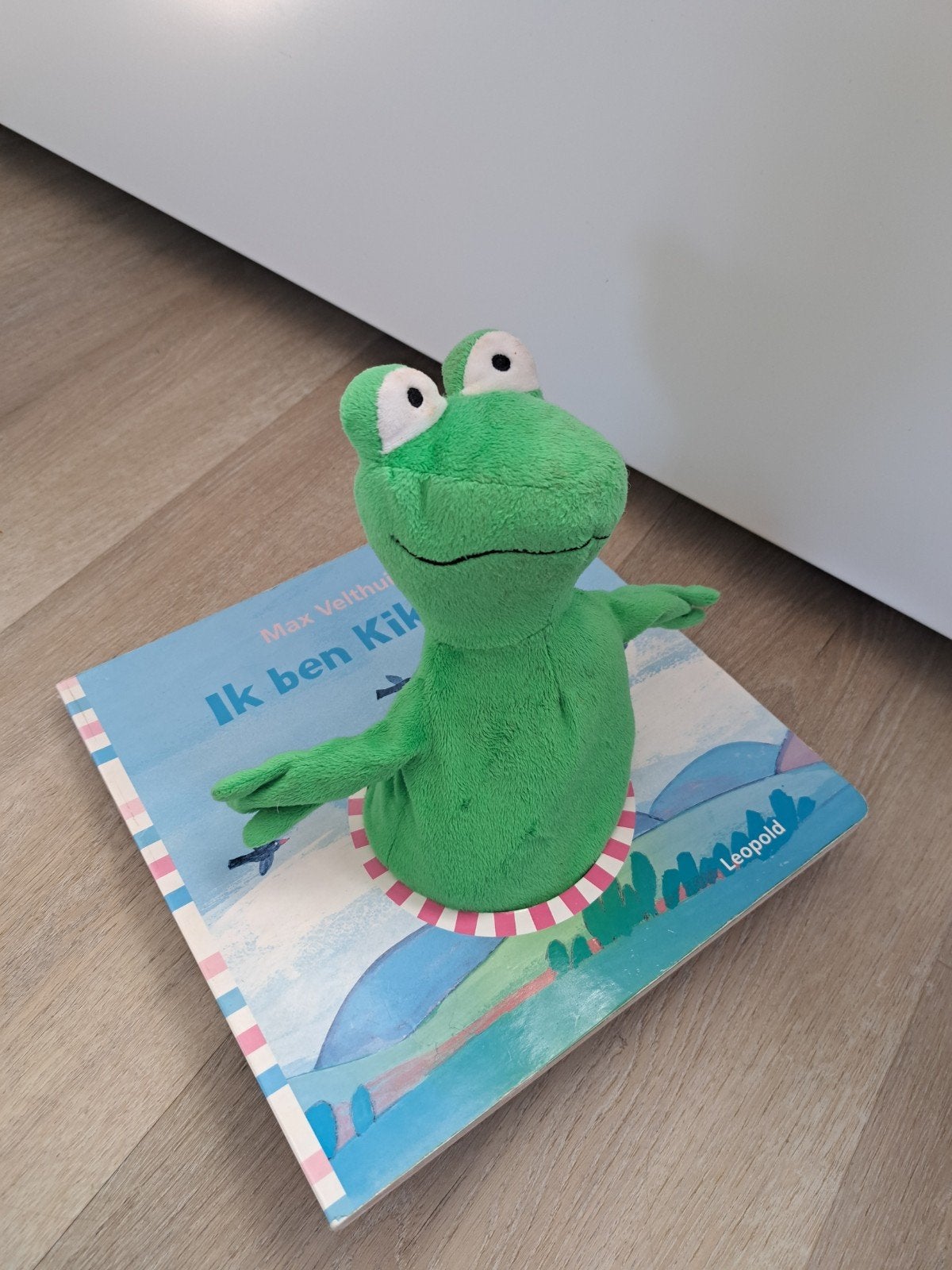 Kikker - Max Velthuijs met grote handpop, Boeken, Ophalen of Verzenden, Zo goed als nieuw