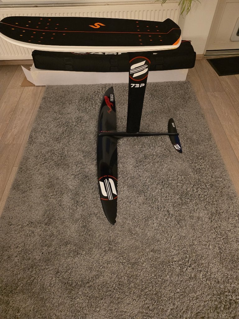 Sabfoil Leviathan 1550 pumpfoil + Slingshot Puddle Pumper, Watersport en Boten, Ophalen of Verzenden, Zo goed als nieuw, Wingsurf-wing