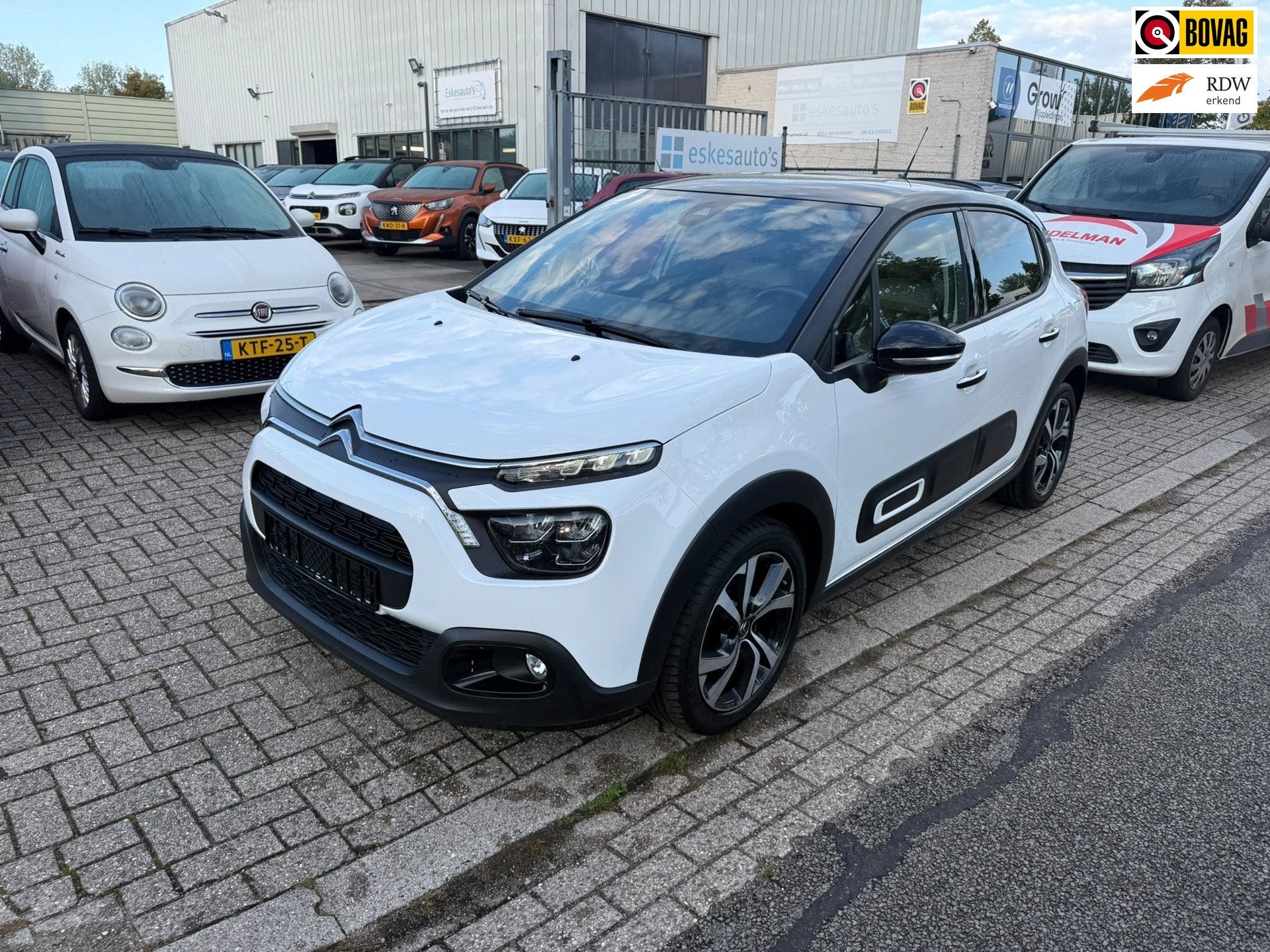 Citroen C3 1.2 PureTech Shine,Navi, Camera, Airco Dealer aut, Auto's, Voorwielaandrijving, 450 kg, Gebruikt, 1199 cc