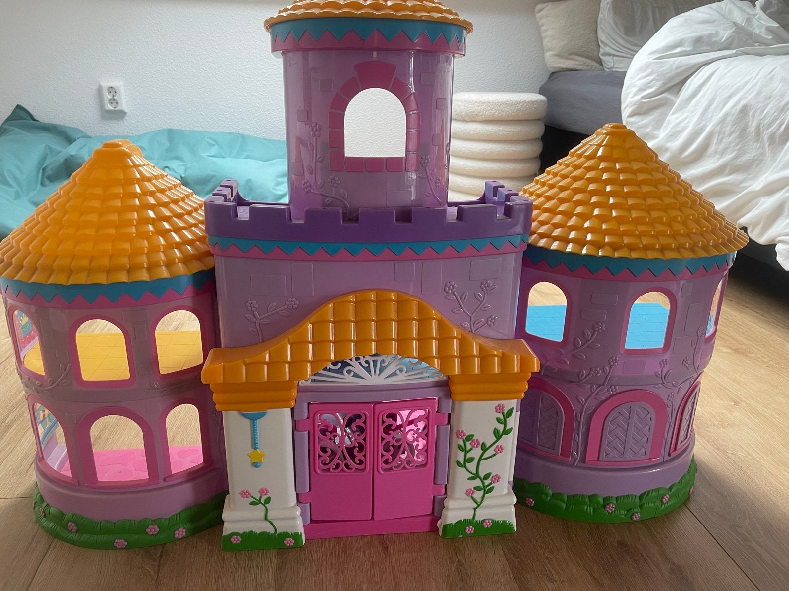 Groot Dora speelhuis met veel onderdelen, deels nieuw!, Ophalen, Gebruikt