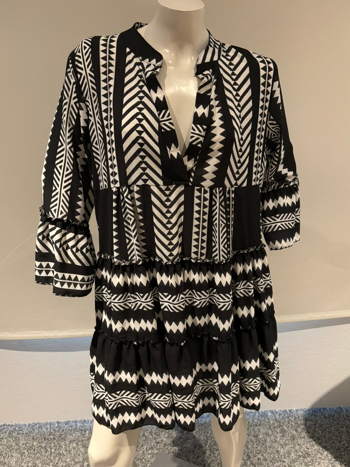 Zwart wit jurkje ook leuk met riem onesize, Maat 38/40 (M), Zwart, Ophalen of Verzenden, Zo goed als nieuw