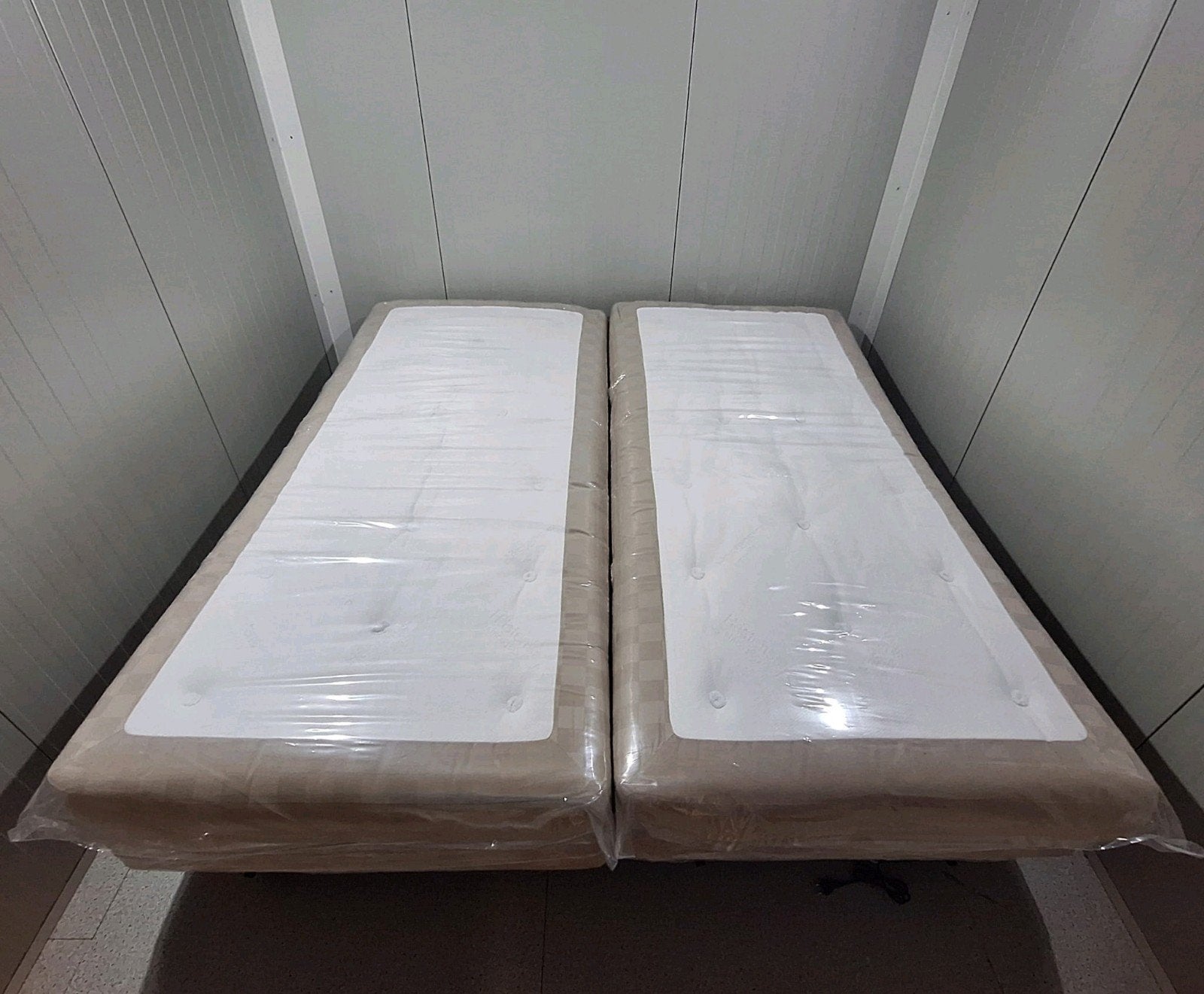 Elektrisch verstelbare Hästens boxspring L: 220cm B: 210cm, Huis en Inrichting, Ophalen, Tweepersoons, 220 cm, Hästens L 220cm Elektrisch
