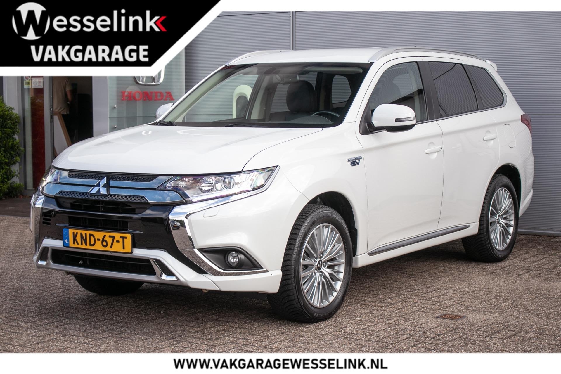 Mitsubishi Outlander 2.4 PHEV Intense+ -Afn. trekhaak | Elec, Automaat, 135 pk, Zwart, 4 cilinders