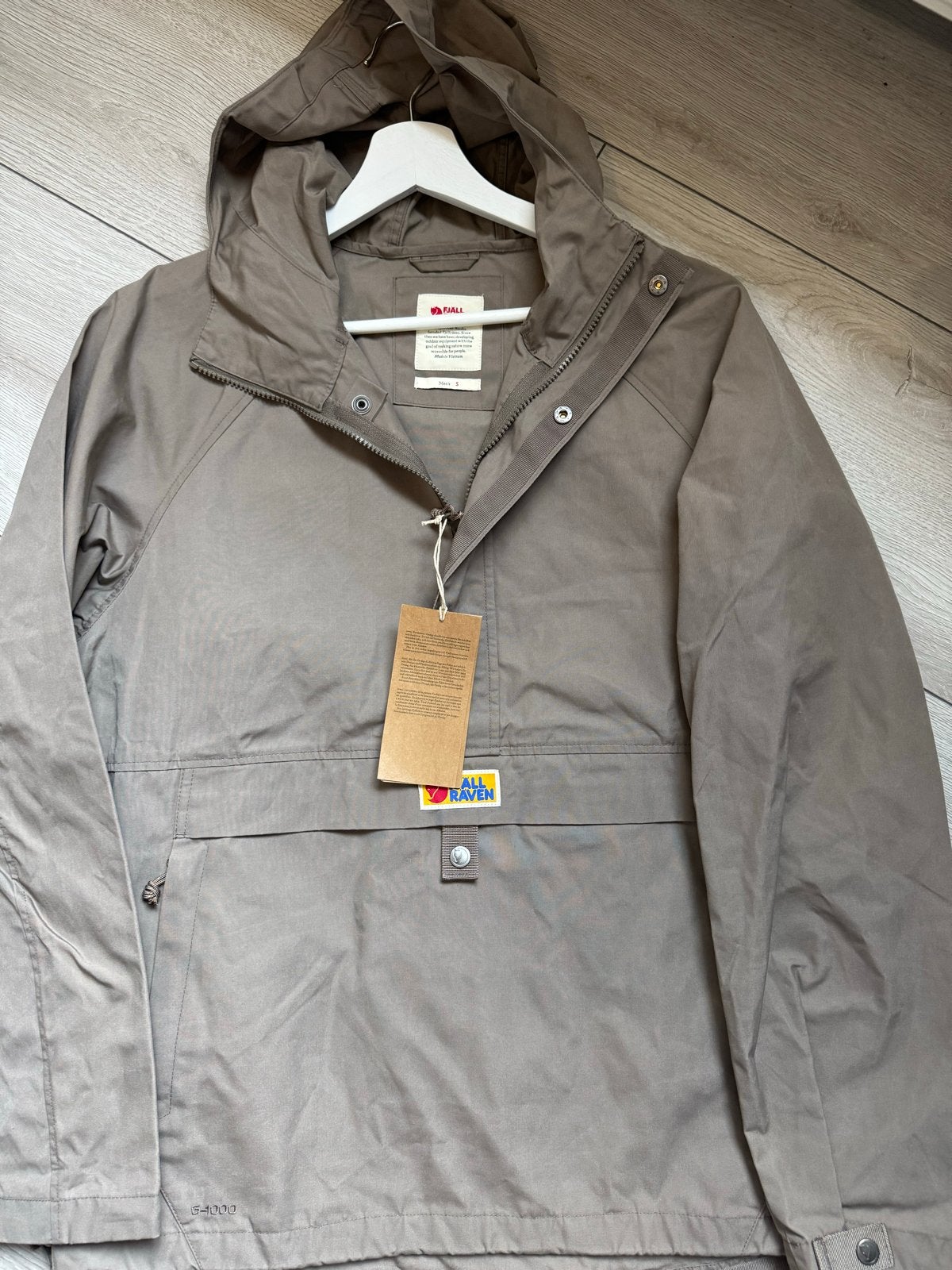 Fjallraven Vardag Anorak M - Nieuw met prijskaartjes, Ophalen of Verzenden, Nieuw, Maat 46 (S) of kleiner, Beige