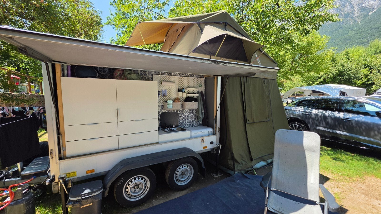Gesloten kampeer aanhanger met daktent en ondertent off-grid, Auto diversen, Aanhangers en Bagagewagens, Ophalen
