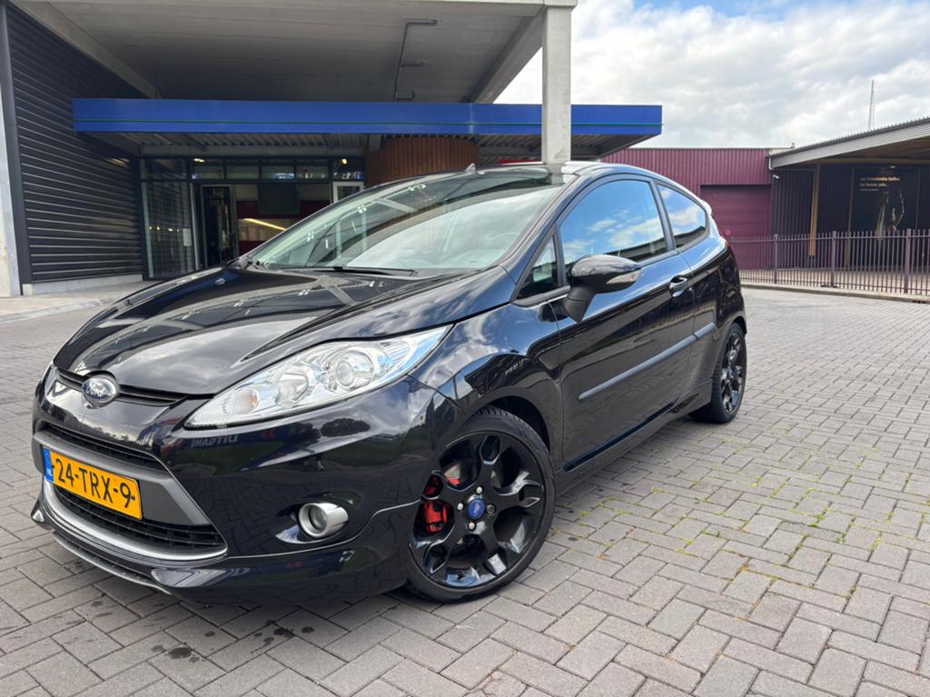 Ford Fiësta 1.6 16V 3DR 99KW 2012 Zwart, 1596 cc, 135 pk, Stoelverwarming, 4 cilinders