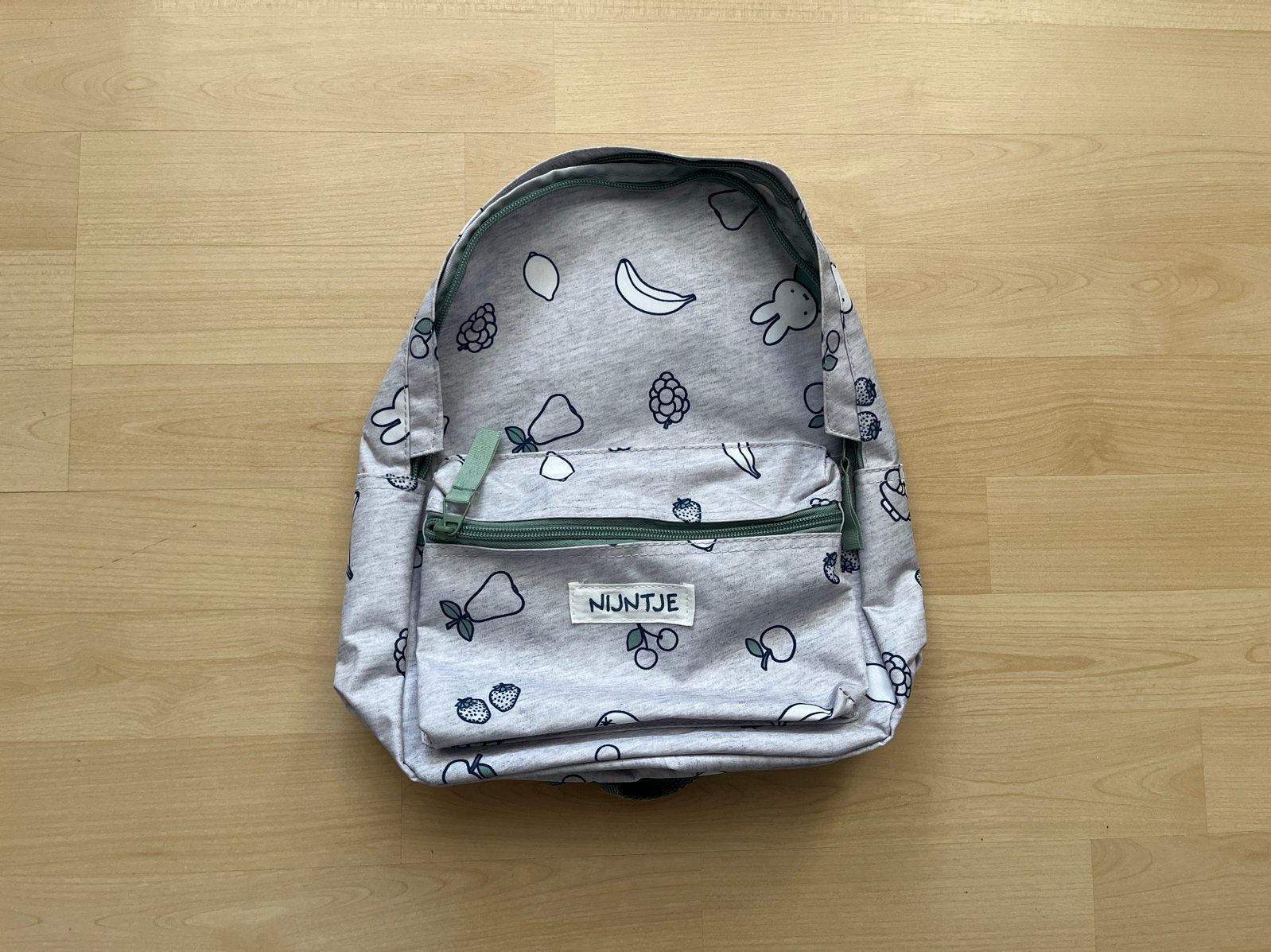 Nieuwe Nijntje Rugtas met Vrolijke Fruitprint - Ongebruikt!, Overige merken, 25 tot 40 cm, Nieuw, Ophalen of Verzenden