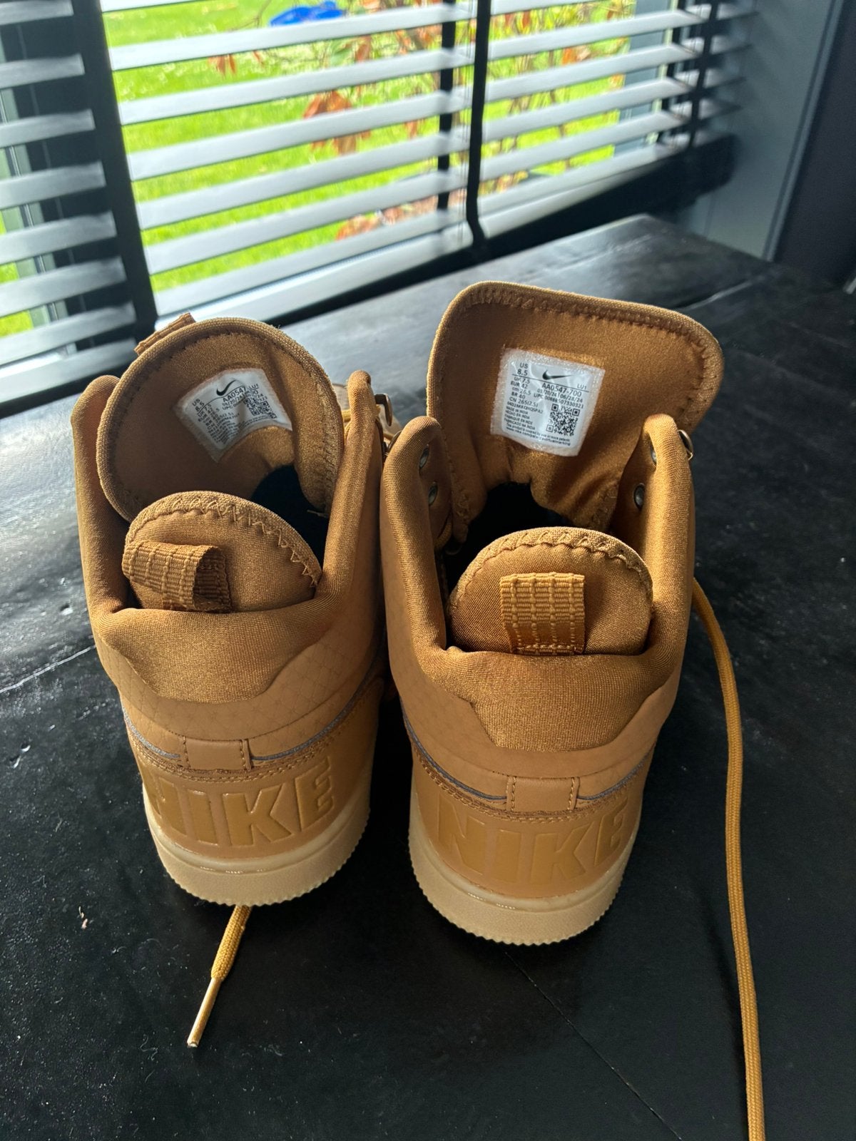 Nike Court Borough Mid Winter Wheat (AA0547-700), maat 42, Kleding | Heren, Schoenen, Ophalen, Zo goed als nieuw