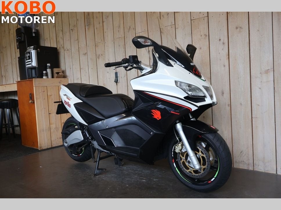 Aprilia SRV 850 (bj 2012), Motorrijbewijs A, Bedrijf, Meer dan 35 kW, APRILIA