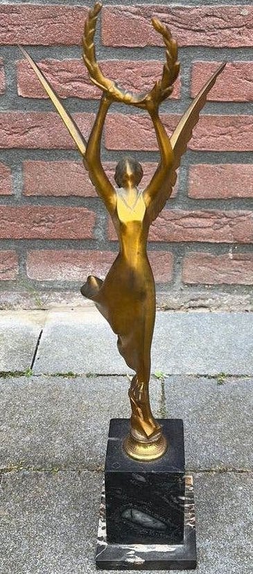 Bronzen beeld met marmeren voet jaren 20/30 art deco, Art deco, Ophalen of Verzenden, Brons, 20 - 50 cm