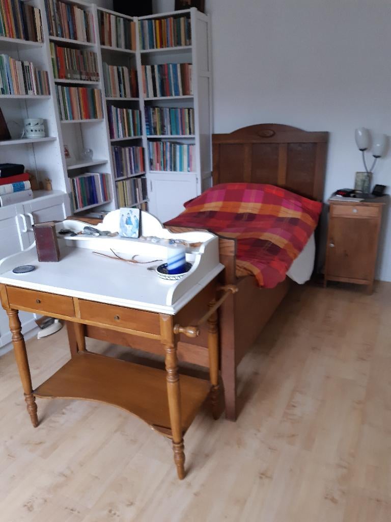 Bijzonder 1-persoonsbed, Huis en Inrichting, Slaapkamer | Bedden, Gebruikt, Eenpersoons, 90 cm, 190 cm of minder, Hout, Bruin