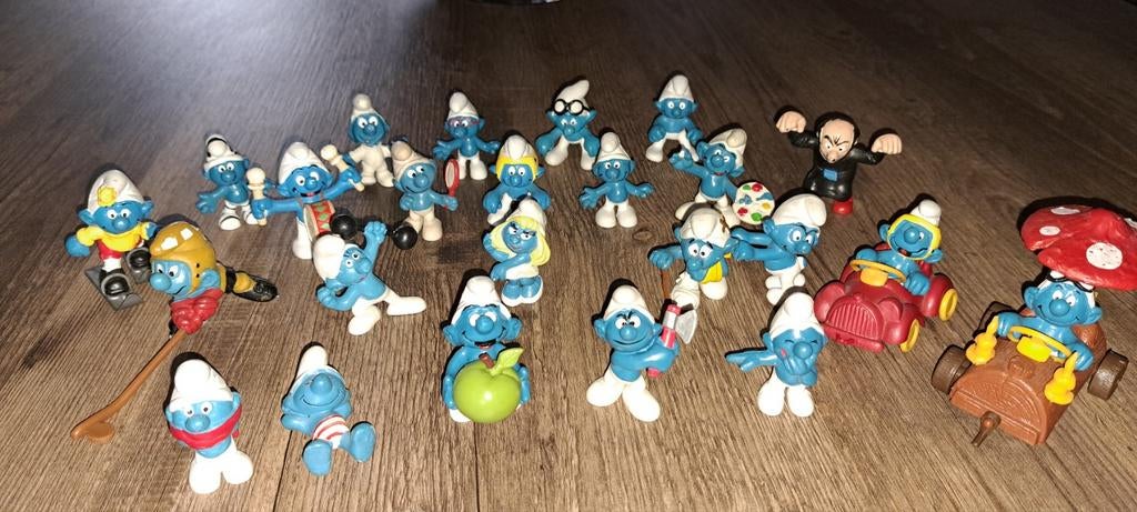 Leuke set smurfen 24 stuks plus 2 autootjes, Verzamelen, Smurfen, Ophalen of Verzenden, Gebruikt, Verschillende Smurfen