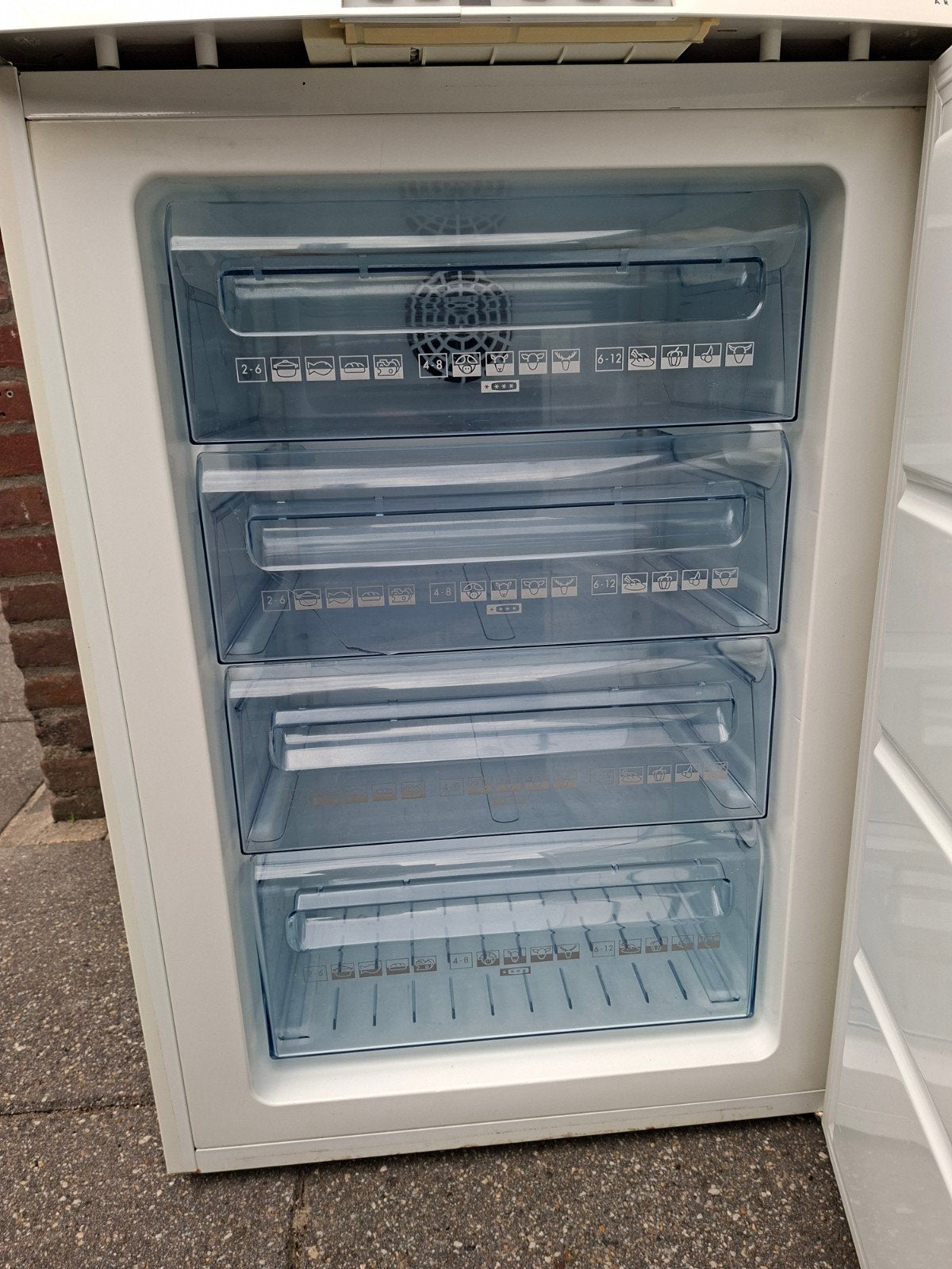 Te koop vrieskast AEG, Ophalen, Minder dan 60 cm