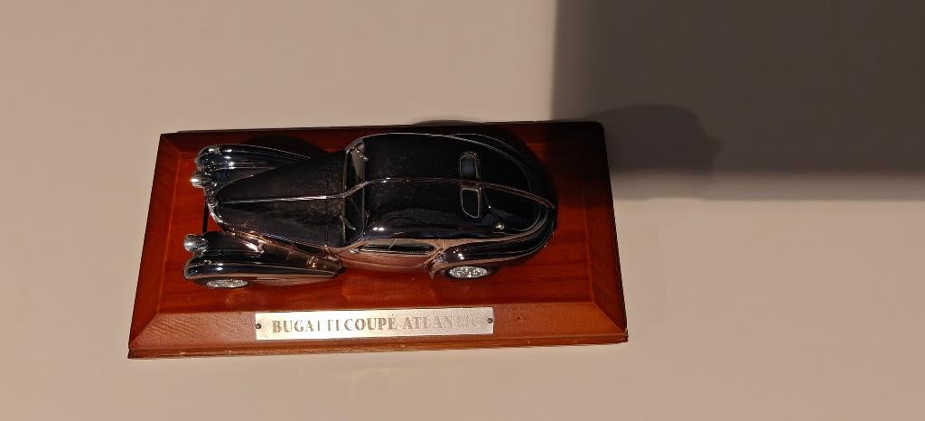 Bugatti 57SC Coupé Atlantic - Citroën DS9 - Aston Martin 007, Ophalen of Verzenden