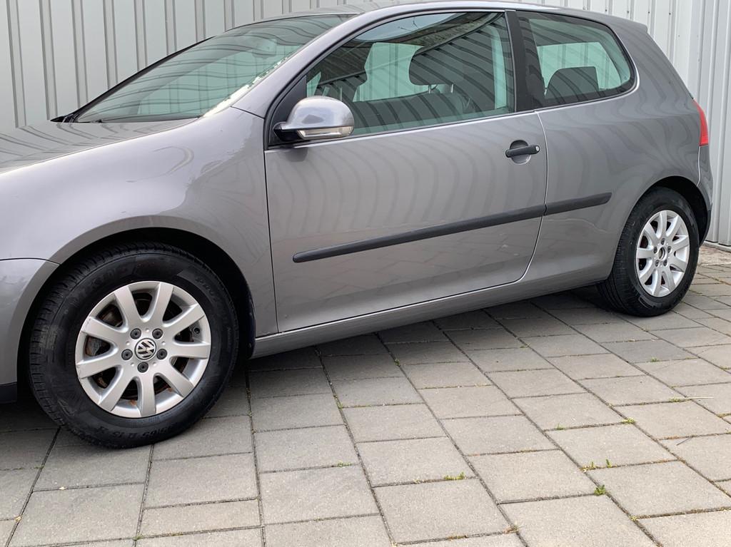 Volkswagen Golf 1.6 FSI Comfortline|Nieuwe Apk|Airco|, Auto's, Voorwielaandrijving, Gebruikt, Zwart, 4 cilinders