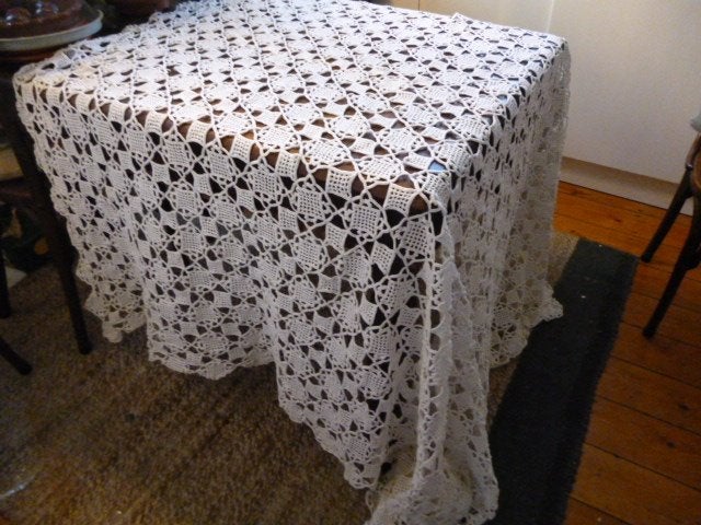 gehaakt wit fijn tafelkleed  250x 250 cm zgan, Ophalen of Verzenden