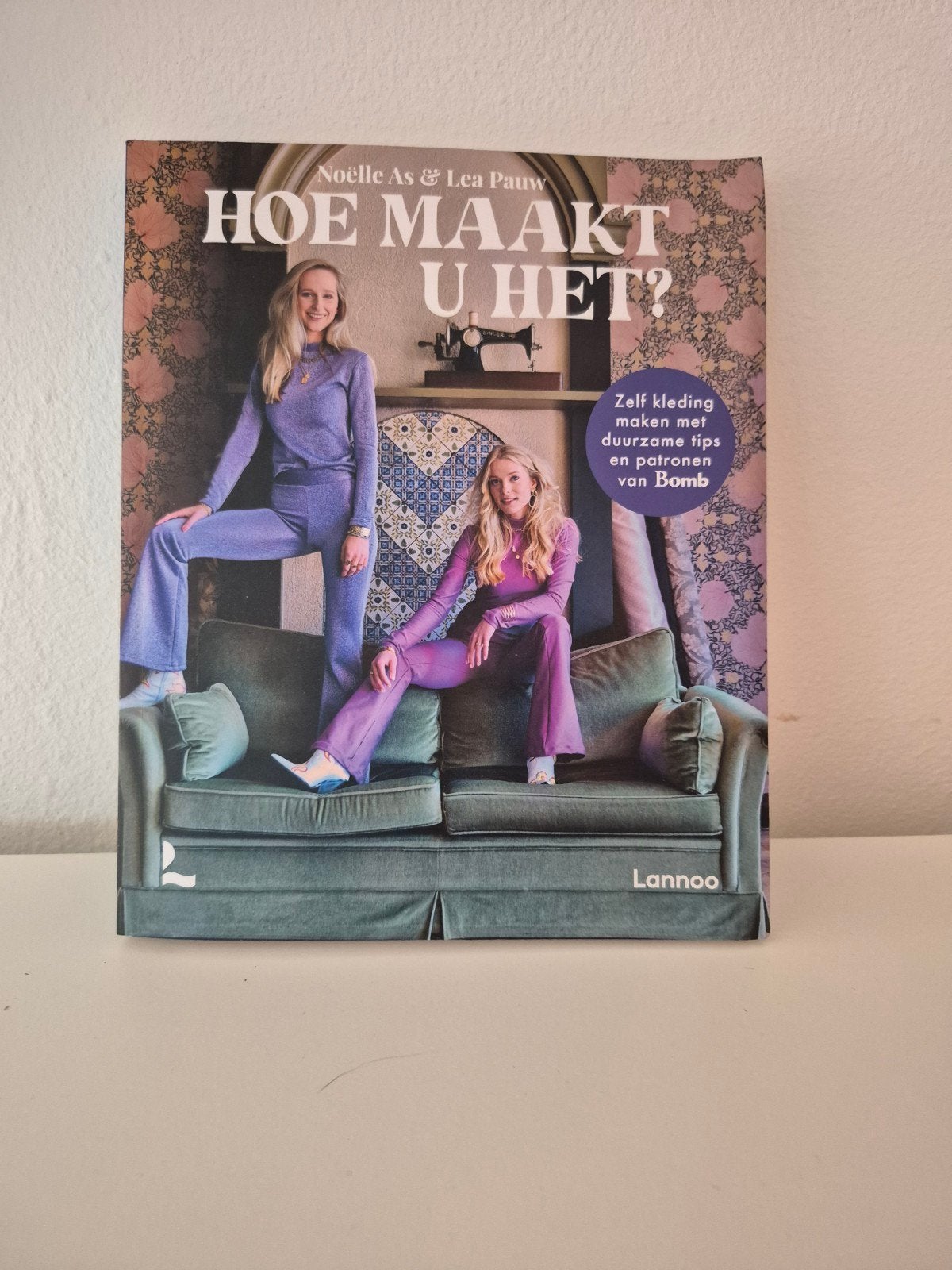 Boek hoe maakt u het, Ophalen of Verzenden, Zo goed als nieuw, Borduren en Naaien, Bomb the brand