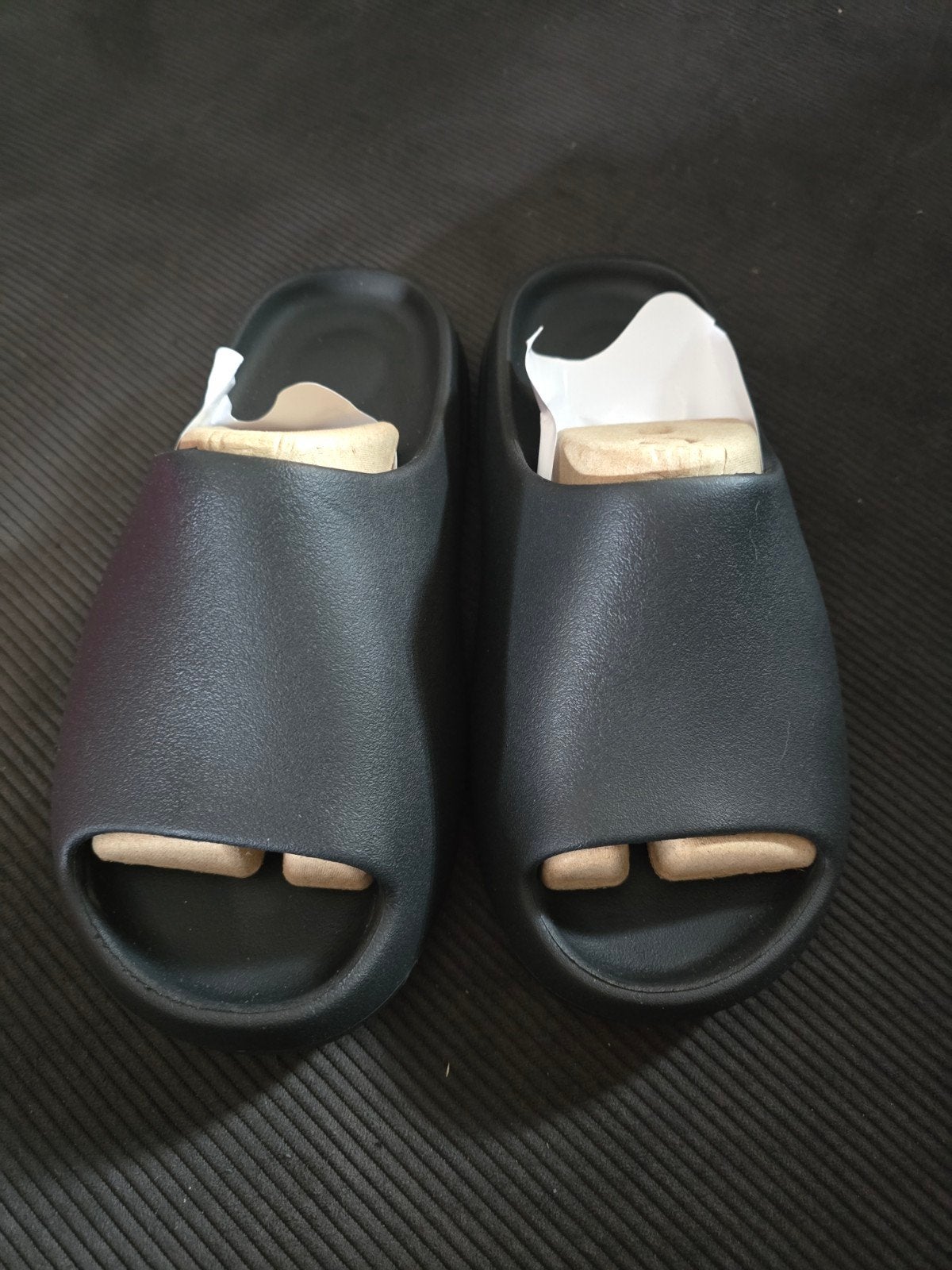 Yeezy Slide - Maat 44.5, Kleding | Heren, Schoenen, Slippers, Zwart, Nieuw, Ophalen of Verzenden