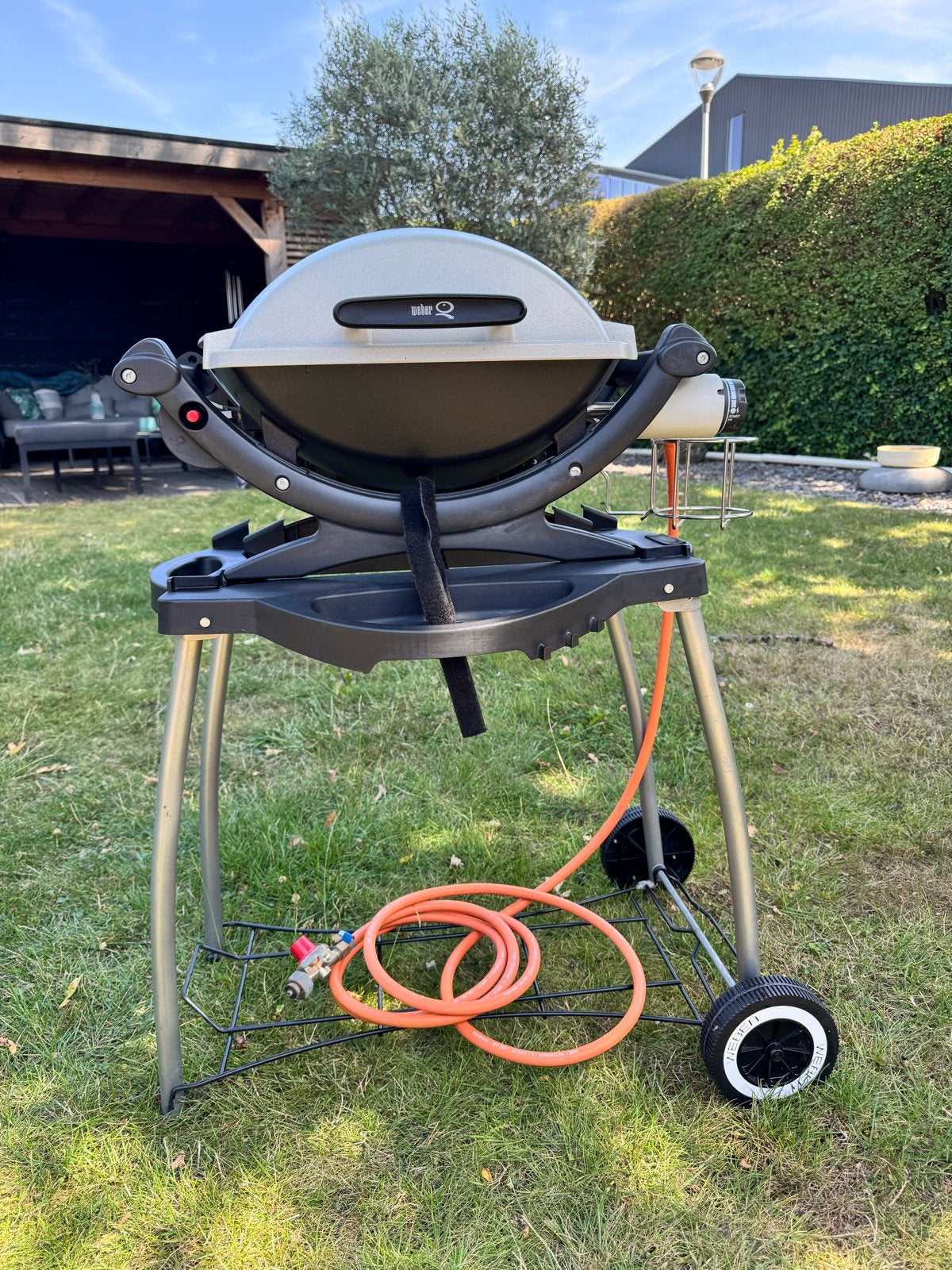 Weber Q2000 gasbarbecue met onderstel, Ophalen, Gebruikt