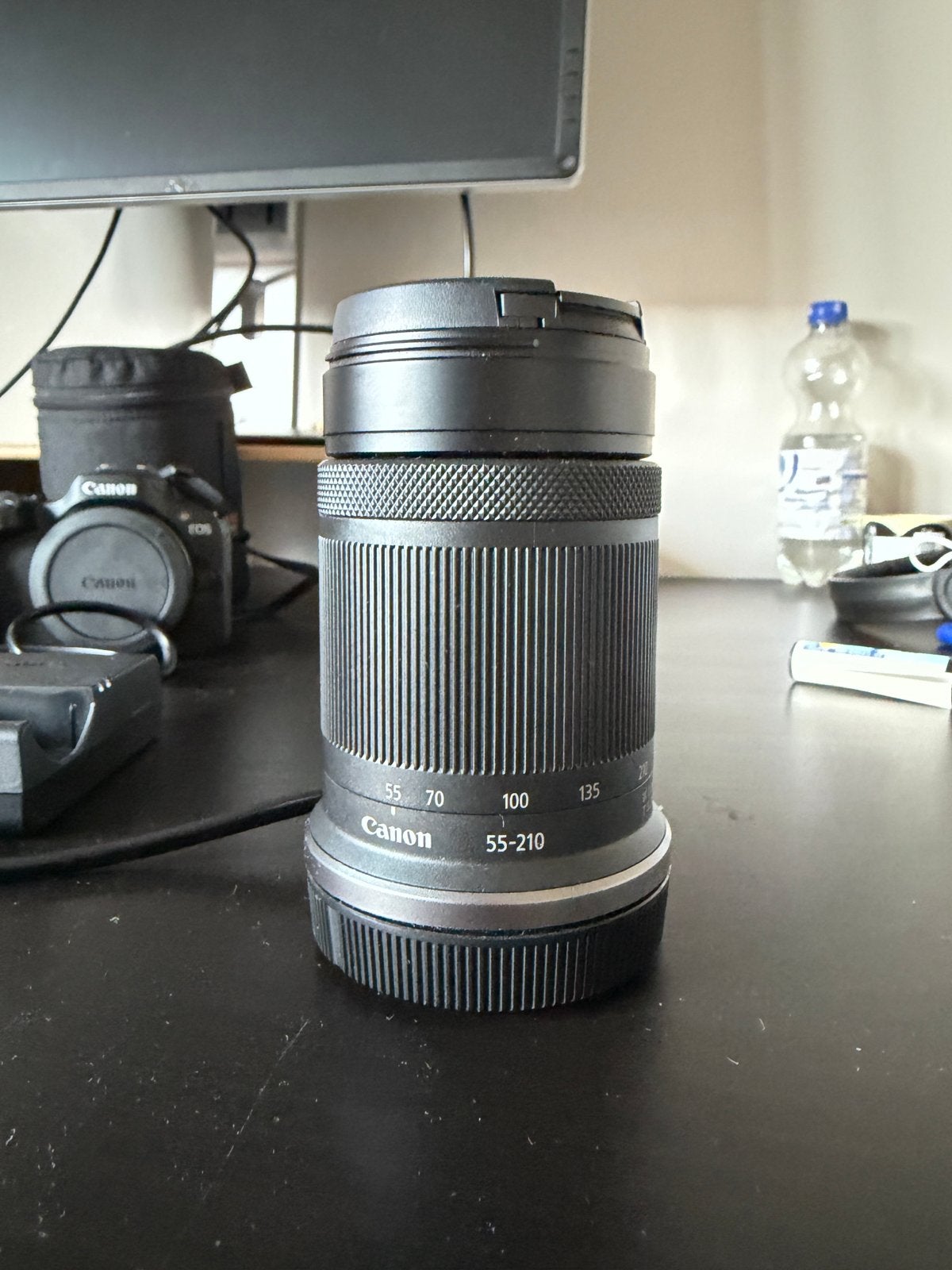 Foto 7 van Canon EOS R100 Systeemcamera met 2 lenzen en accessoires