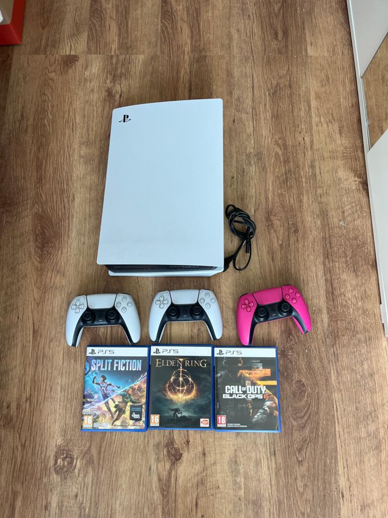 PS5 met 3 controllers en 3 games (Split Fiction, Elden Ring,, Ophalen, Gebruikt, Vanaf 18 jaar, Shooter