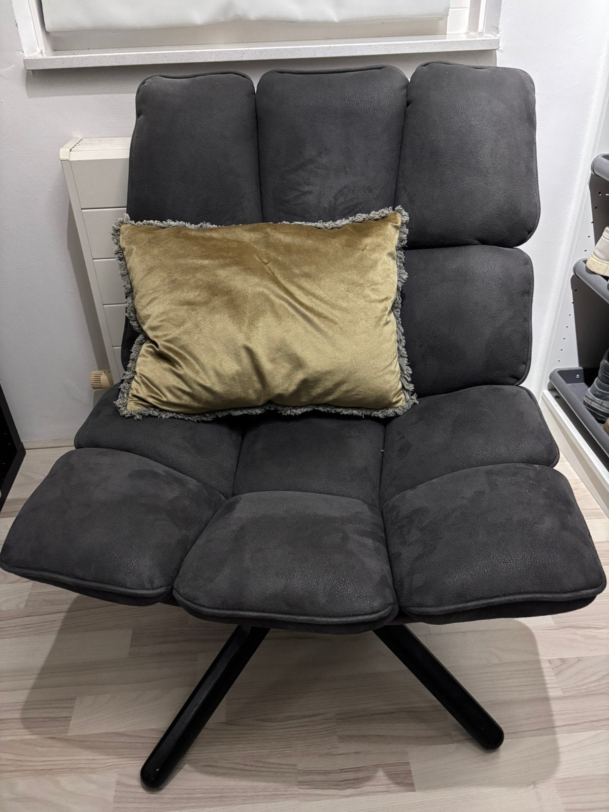 Comfortabele donkergrijze fauteuil met draaivoet, Ophalen, Zo goed als nieuw, Eén, Stof