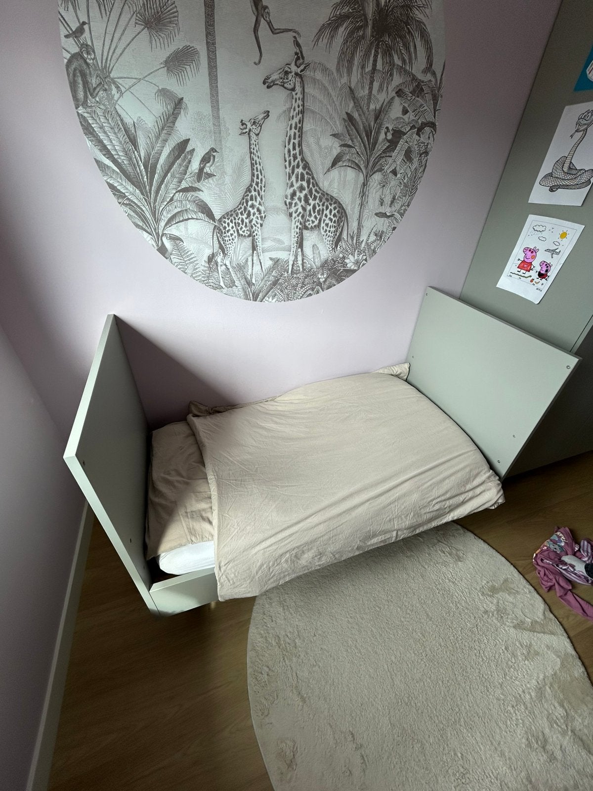Grijs doorgroeibed 140x70. Petit Amélie Etoile., Kinderen en Baby's, Ophalen, Gebruikt, 140 tot 160 cm, 70 tot 85 cm