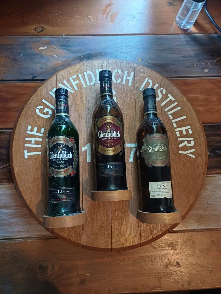 Vintage Glenfiddich Whisky Reclamebord met 3 Decoflessen, Ophalen, Reclamebord