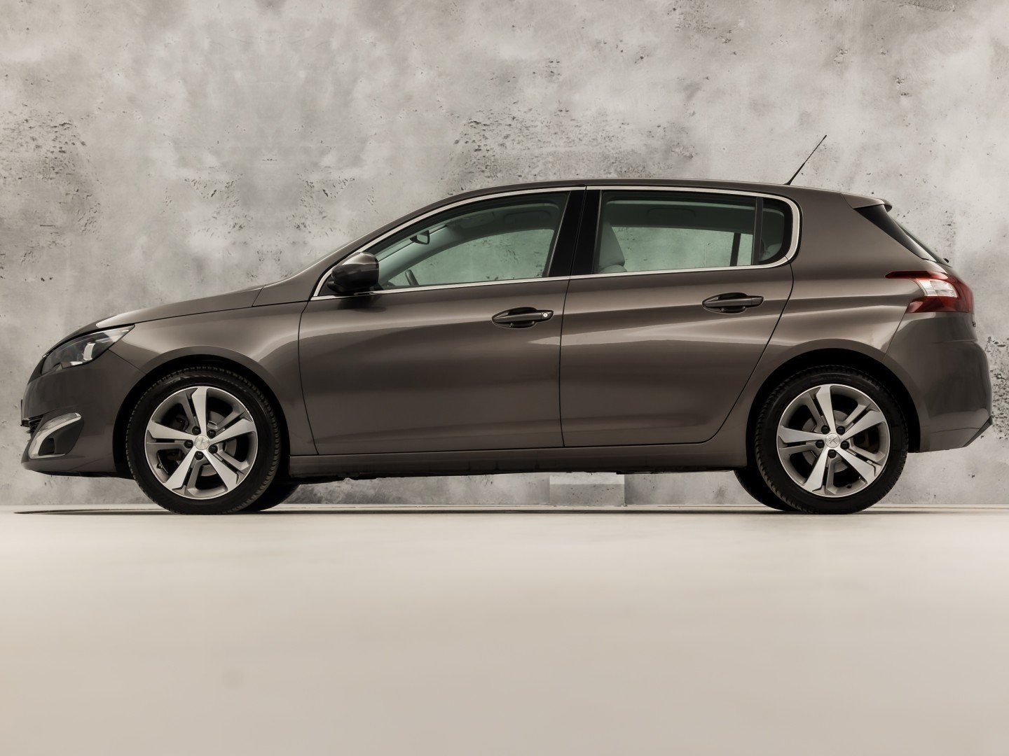 Peugeot 308 1.2 PureTech Allure Automaat (GROOT NAVI, LM VEL, Auto's, Peugeot, 12 maanden, Stof, Gebruikt, Euro 6