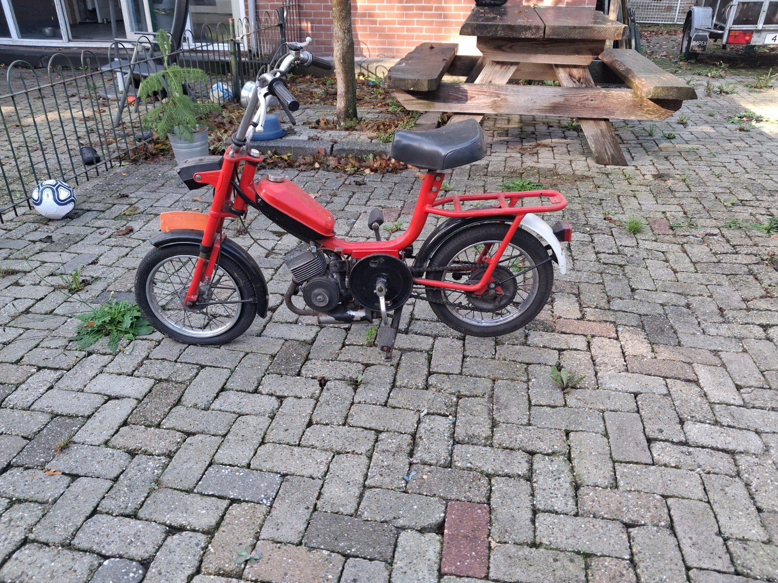 Schuurvondst Peugeot bromfiets - Motor zit los, Ophalen, Gebruikt, Maximaal 45 km/u, Overige modellen