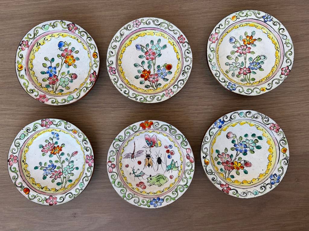 Set van 6 handgeschilderde decoratieve schoteltjes, Antiek en Kunst, Antiek | Keramiek en Aardewerk, Ophalen of Verzenden