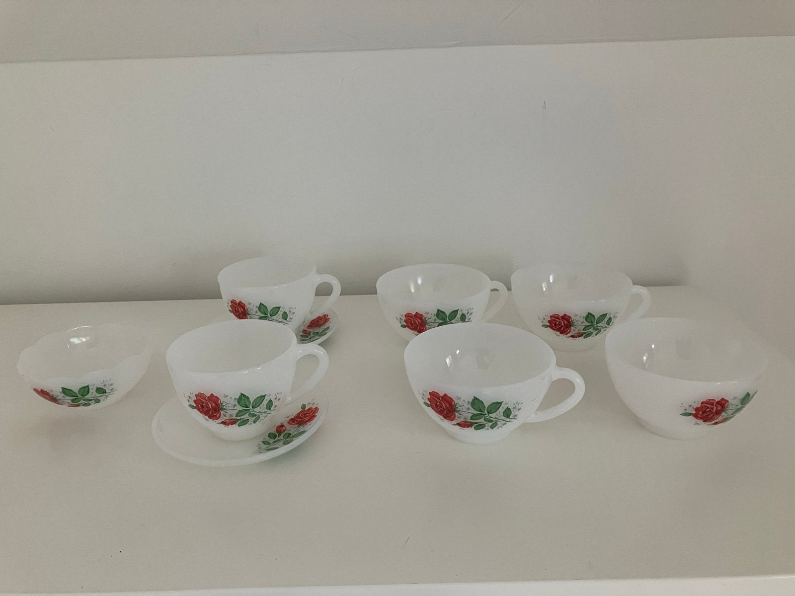 Vintage Arcopal Melkglas Servies met Rozenmotief - 10-delig, Ophalen of Verzenden