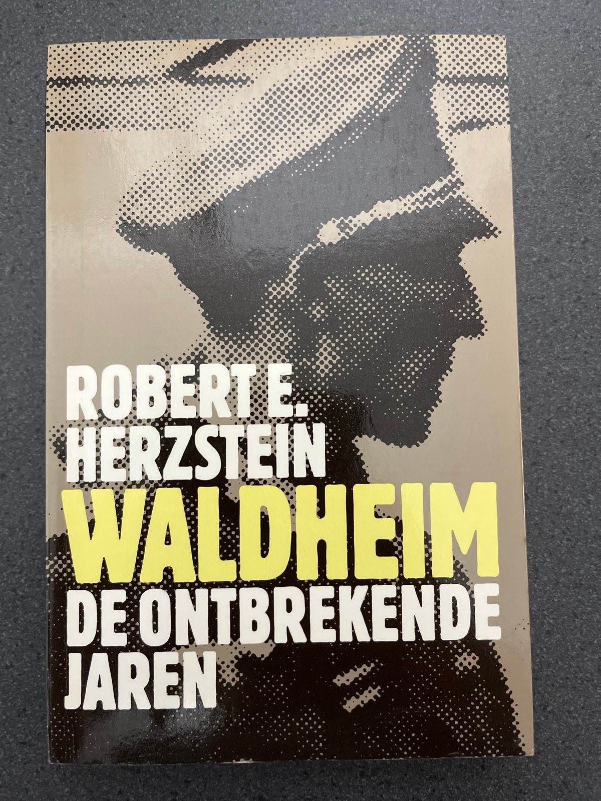 Waldheim: De Ontbrekende Jaren - Robert E. Herzstein, Ophalen of Verzenden, 20e eeuw of later, Gelezen