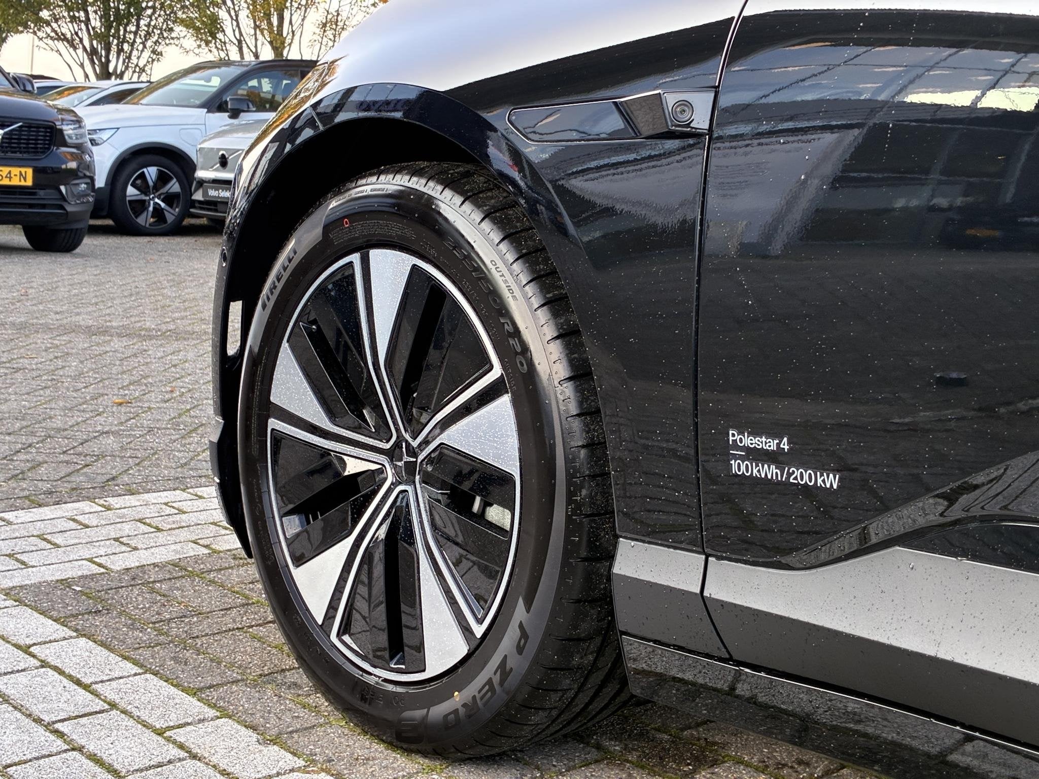 Polestar 4 Long Range Single motor Plus 100 kWh, Auto's, Automaat, Achterwielaandrijving, 100 kWh, Zwart