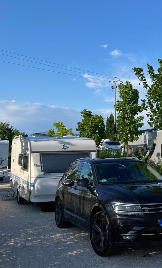 Nette Hobby de luxe 440 SF met voortent, luifel, split-airco, Vast bed, Hobby, Treinzit, Kachel